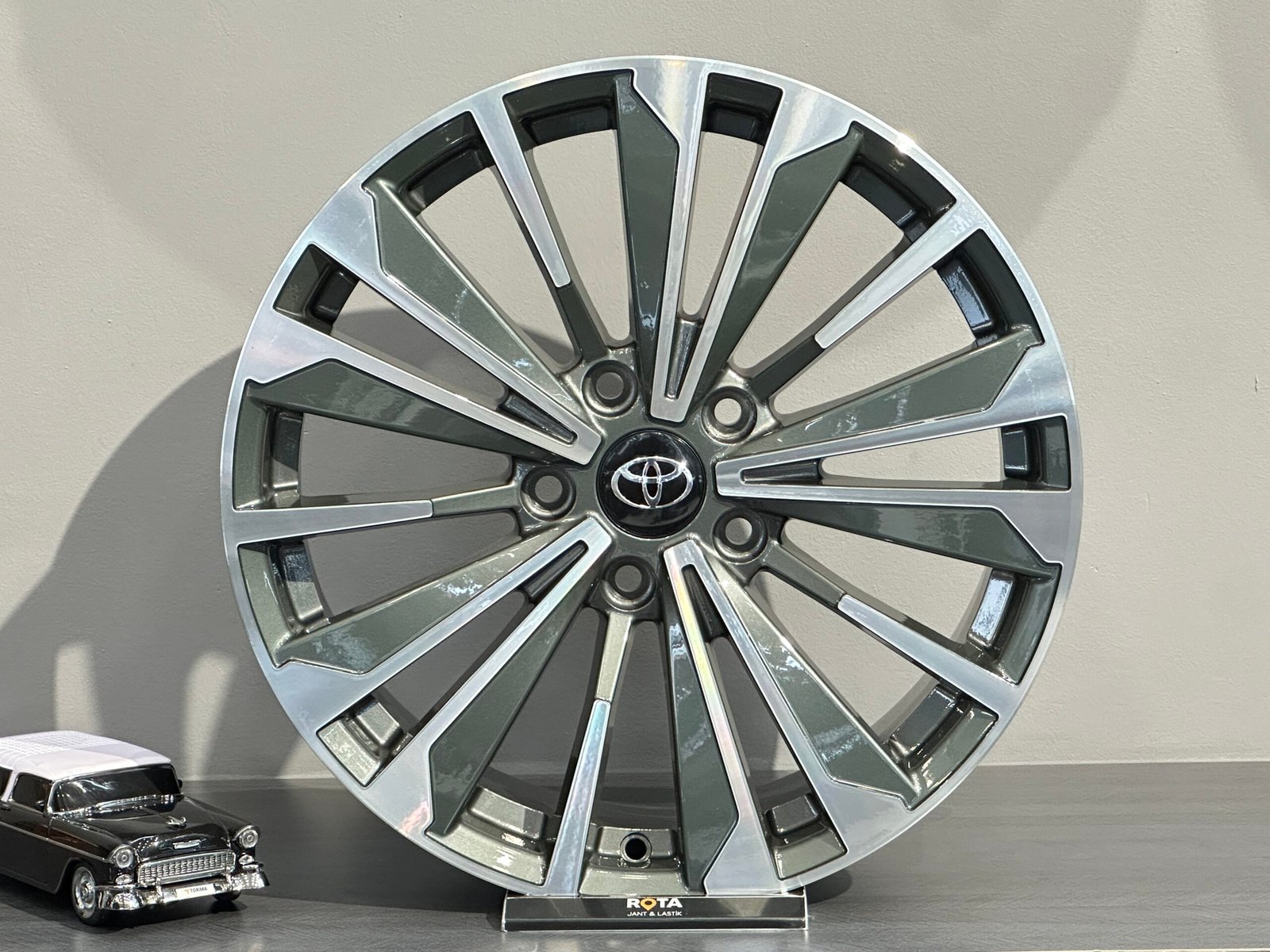 IMG_0853 16 İnç Toyota Corolla XFlame Uyumlu Gunmetal Gri Jant 5x114.3 ET40 - Görsel 1