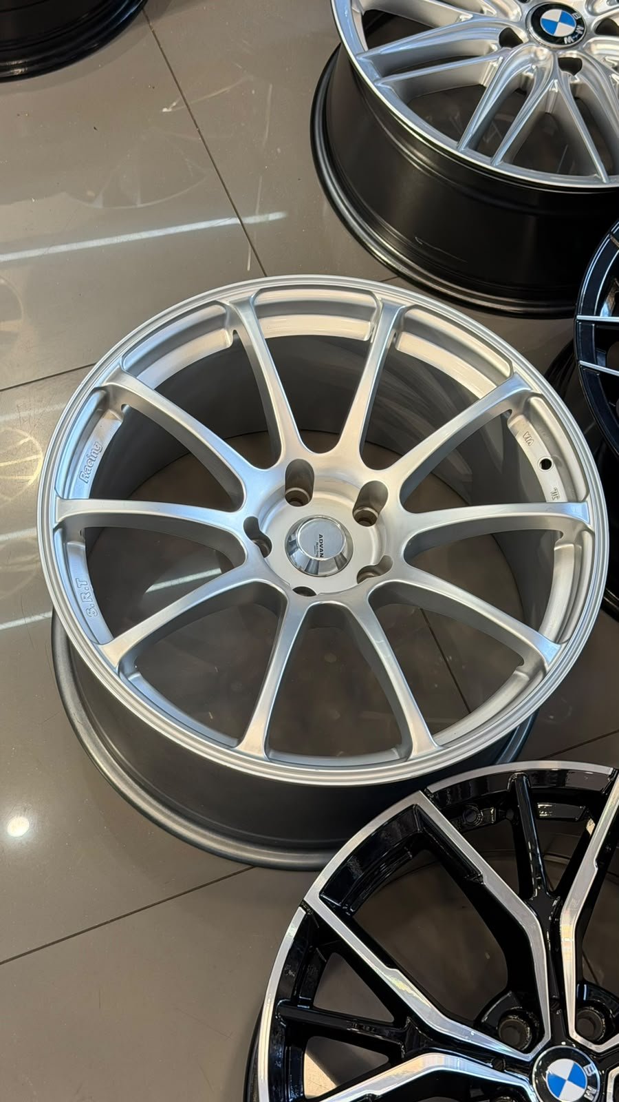 WhatsApp Image 2026-09-23 at 20.16.26 19 İnç Advan Racing Tasarım Ön/Arka Farklı Çelik Jant Takımı 5x120 (Ön: 8.5J ET30 / Arka: 9.5J ET35) - Görsel 1