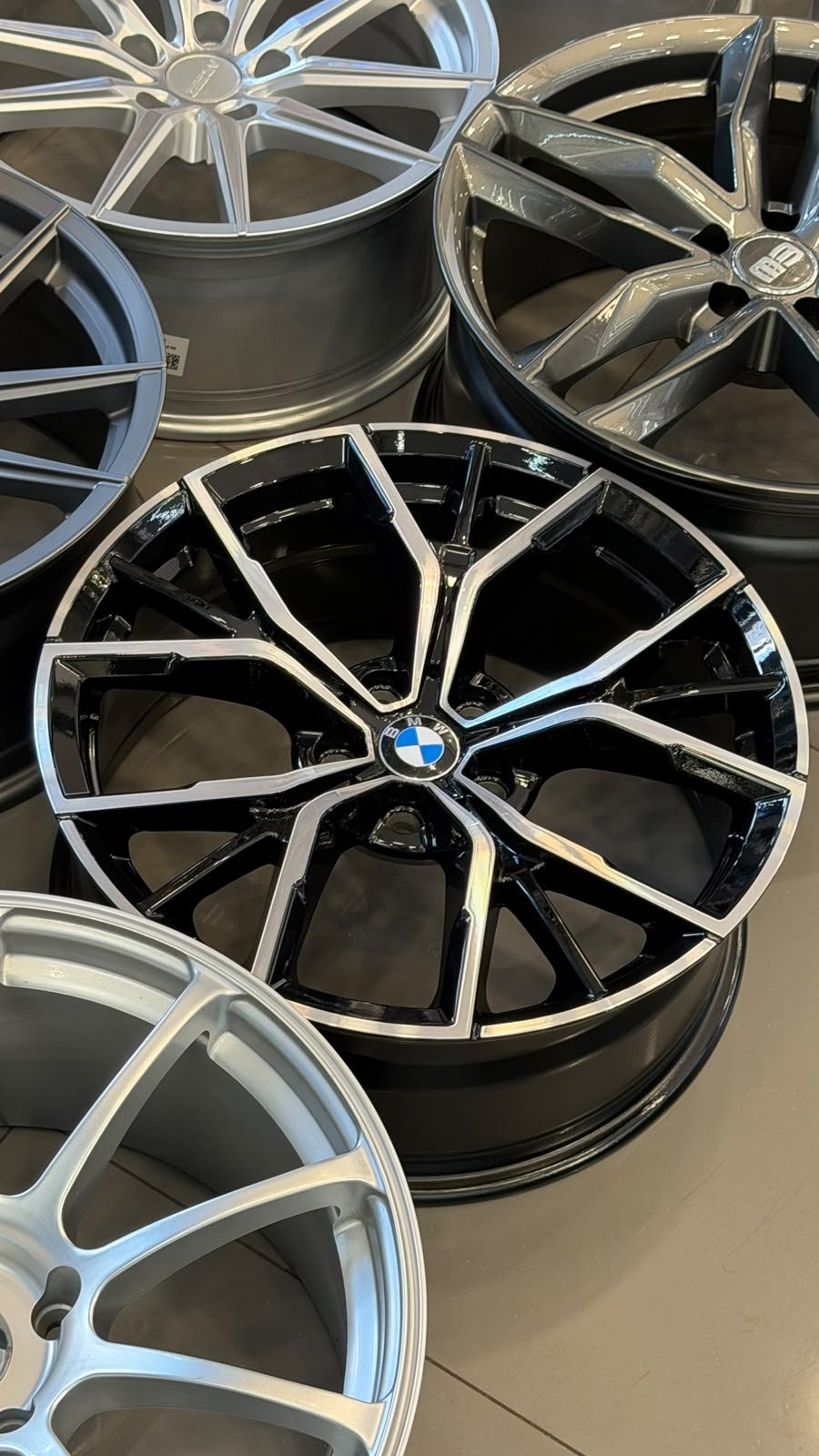 WhatsApp Image 2026-09-23 at 20.17.00 19 İnç BMW G30 Shadow Line Tasarım Black Diamond Ön/Arka Farklı Çelik Jant Takımı 5x112 (Ön: 8J ET27 / Arka: 9J ET40) - Görsel 1